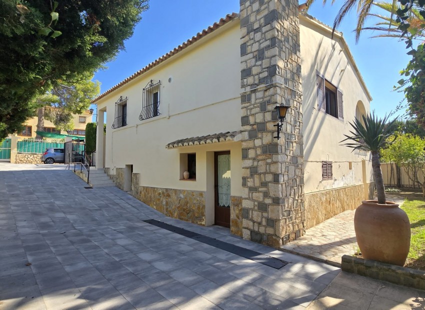 Wiederverkauf - Villa -
Calpe - Partida Calalga
