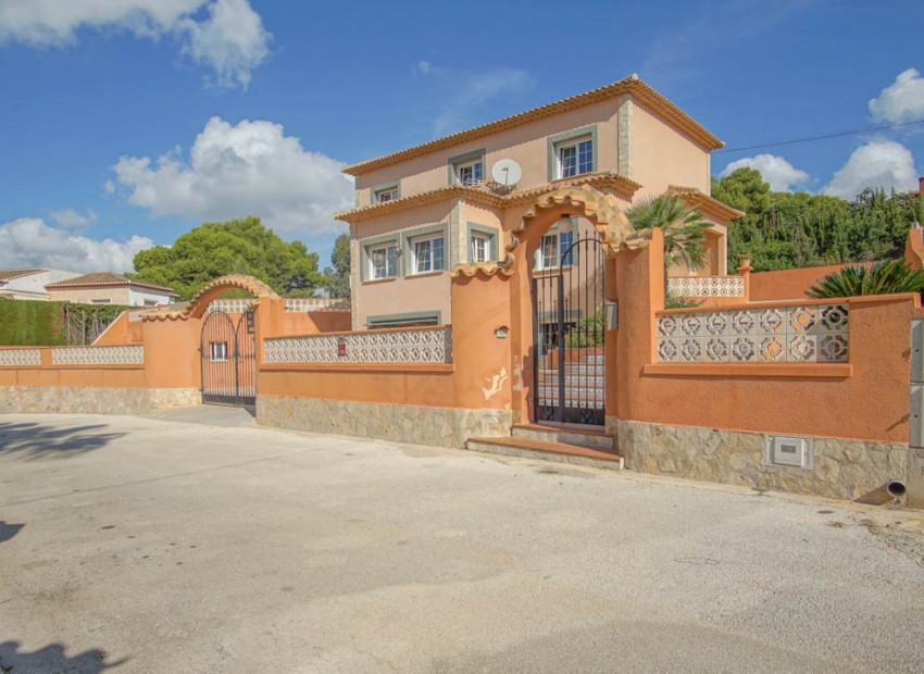 Wiederverkauf - Villa -
Calpe - Partida La Calalga