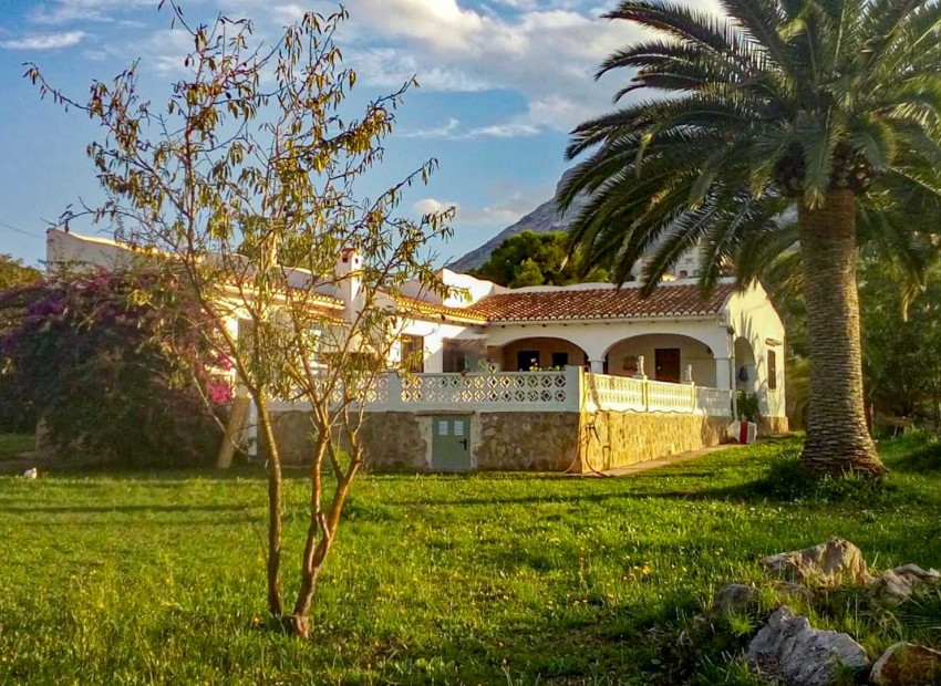 Wiederverkauf - Villa -
Denia