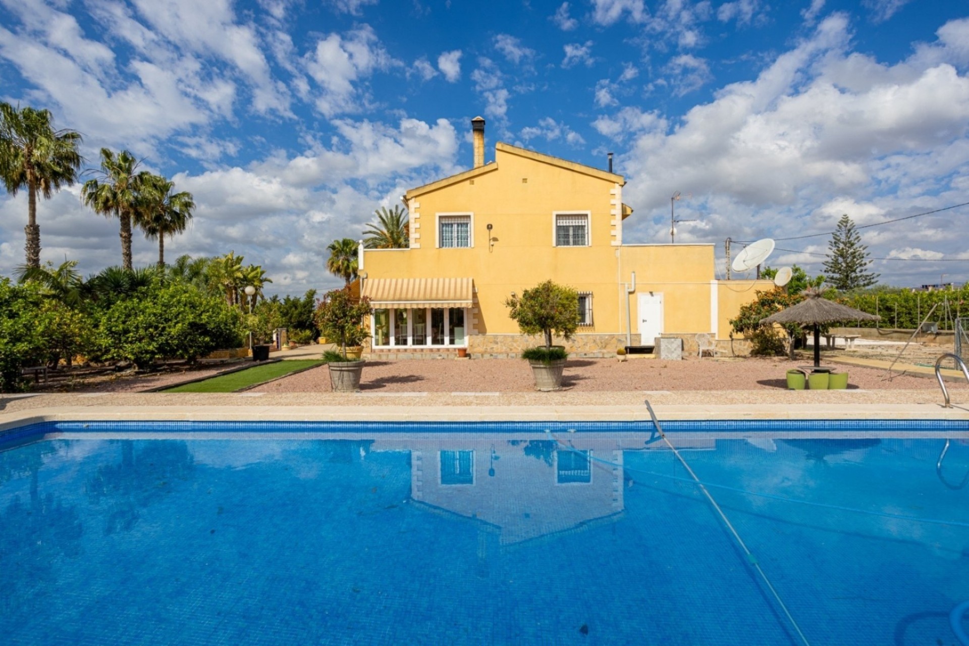 Wiederverkauf - Villa -
Elche