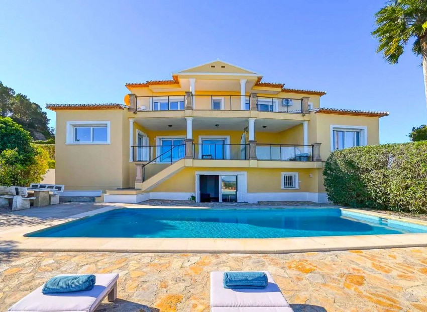 Wiederverkauf - Villa -
Jávea