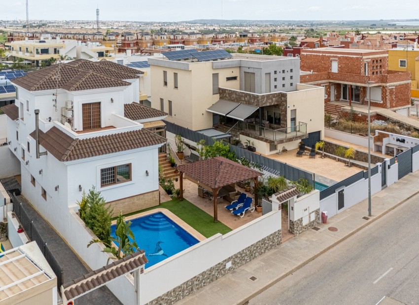 Wiederverkauf - Villa -
Los Montesinos - La Herrada