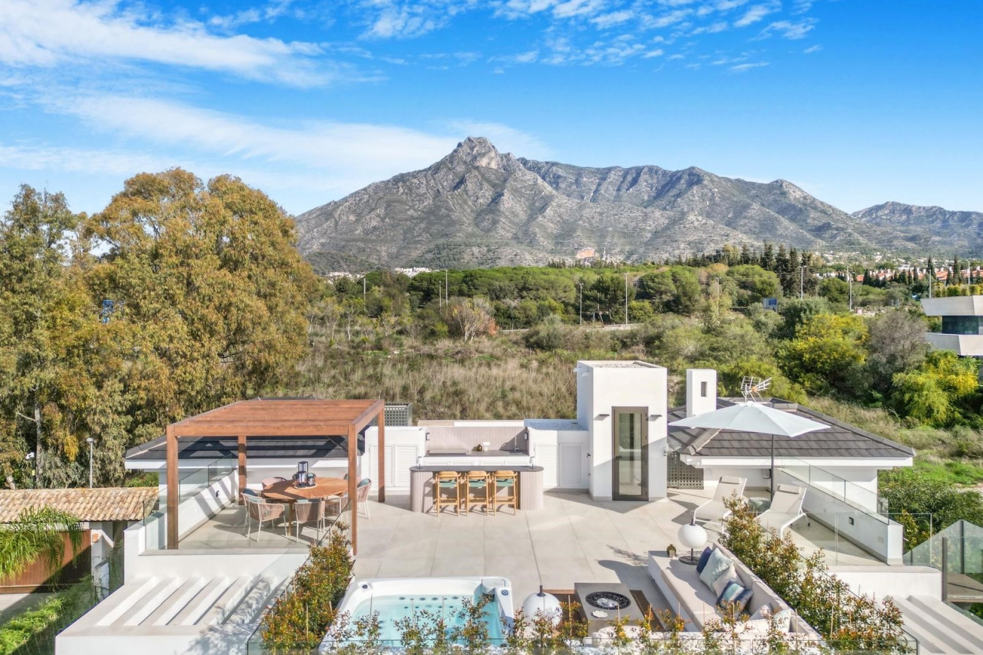 Wiederverkauf - Villa -
Marbella