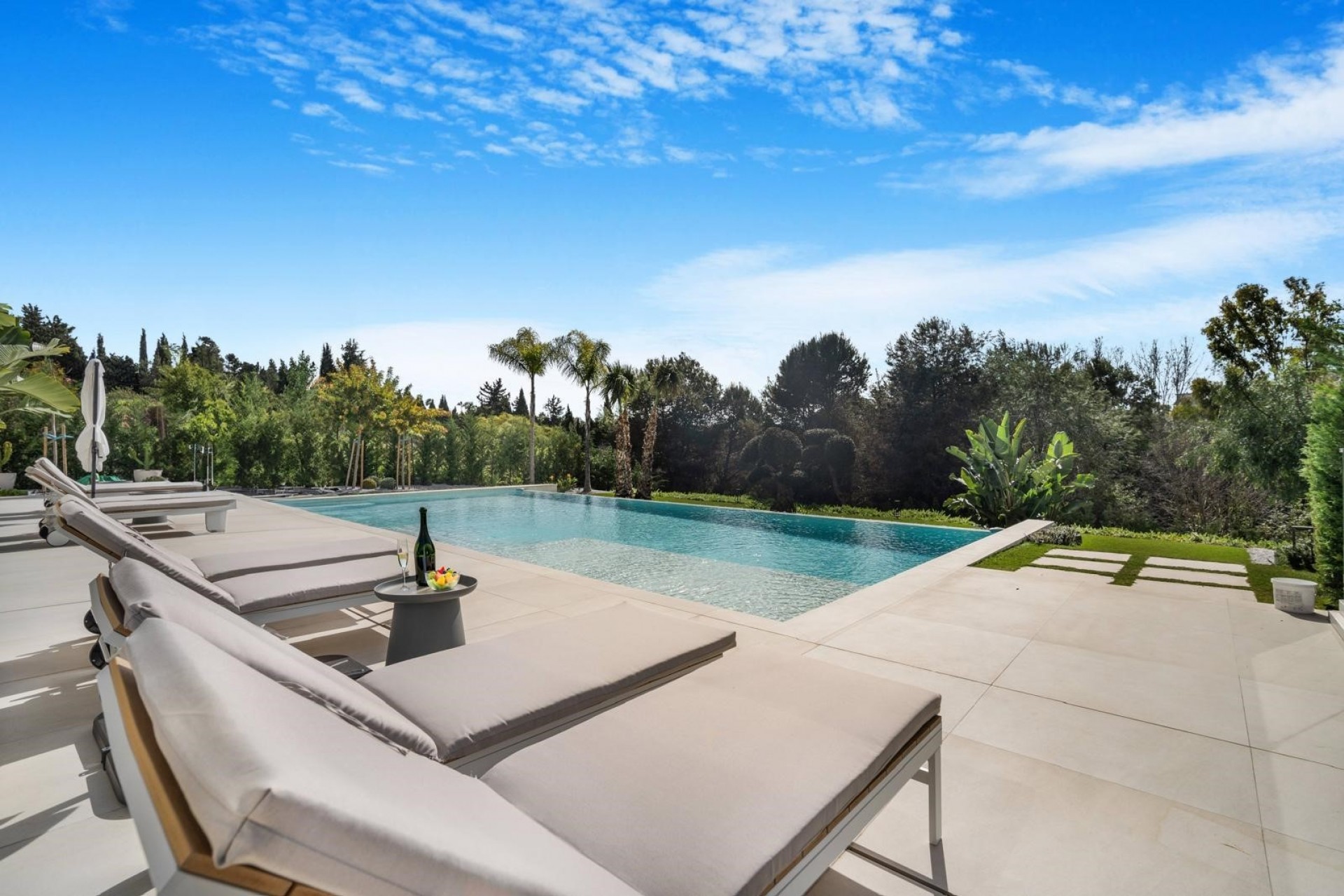 Wiederverkauf - Villa -
Marbella