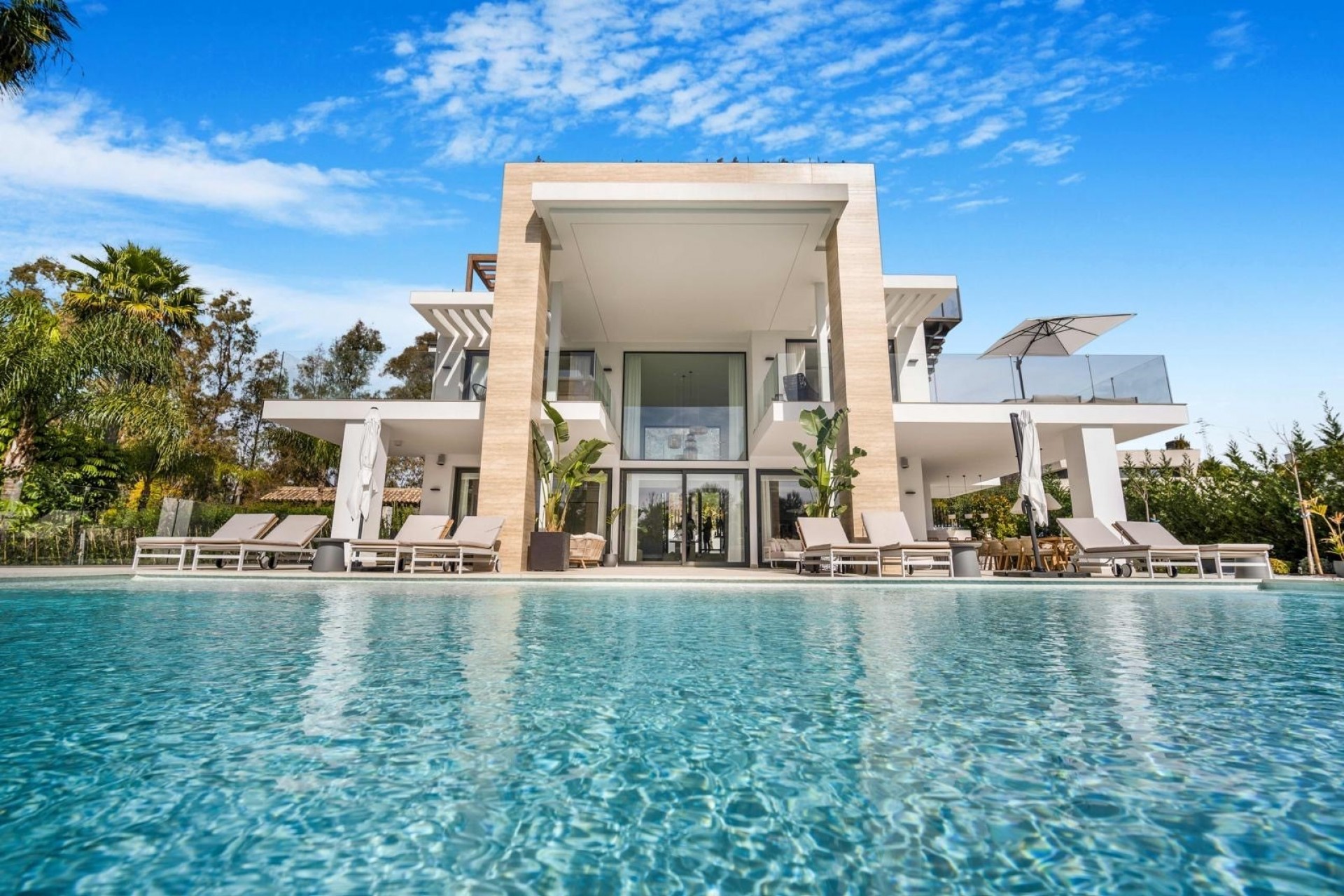 Wiederverkauf - Villa -
Marbella