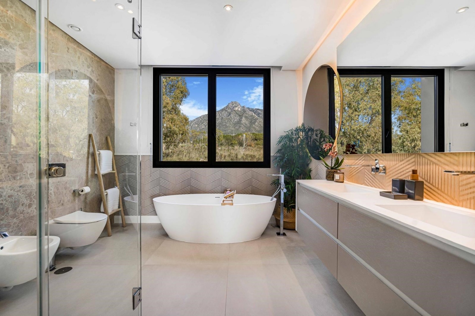 Wiederverkauf - Villa -
Marbella