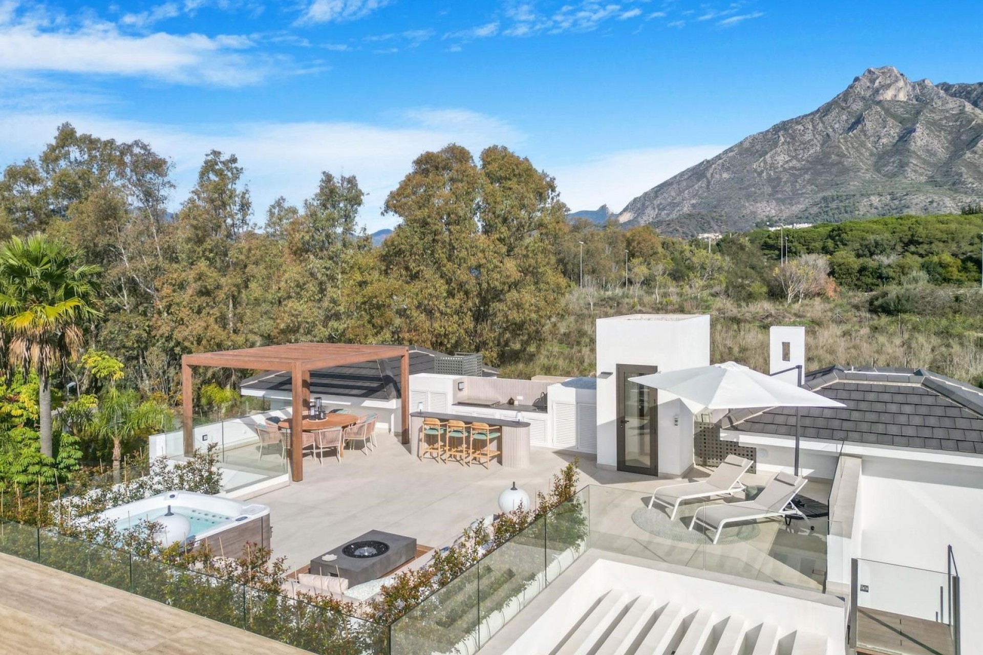 Wiederverkauf - Villa -
Marbella