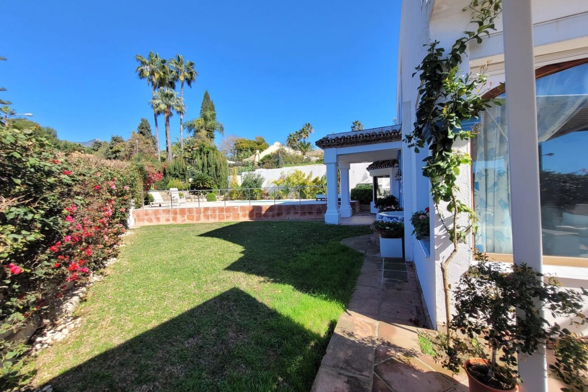 Wiederverkauf - Villa -
Marbella