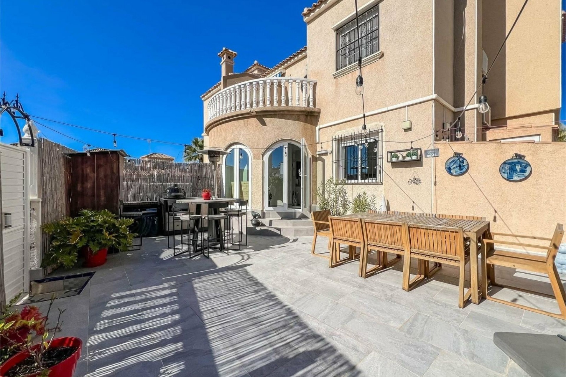 Wiederverkauf - Villa -
ORIHUELA COSTA - VILLAMARTÍN