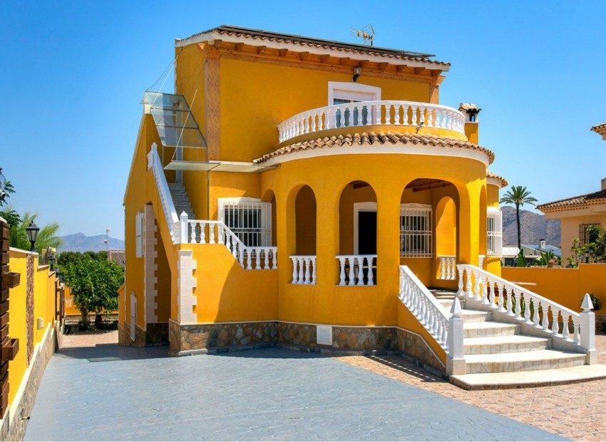 Wiederverkauf - Villa -
Orihuela