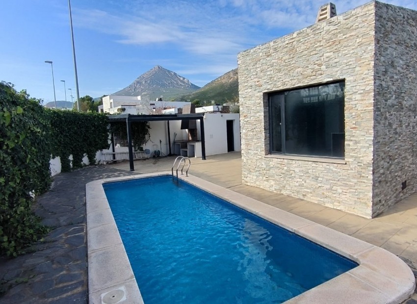 Wiederverkauf - Villa -
Polop