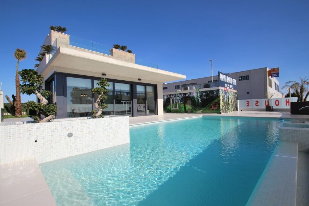 For Sale. Villa in Alicante