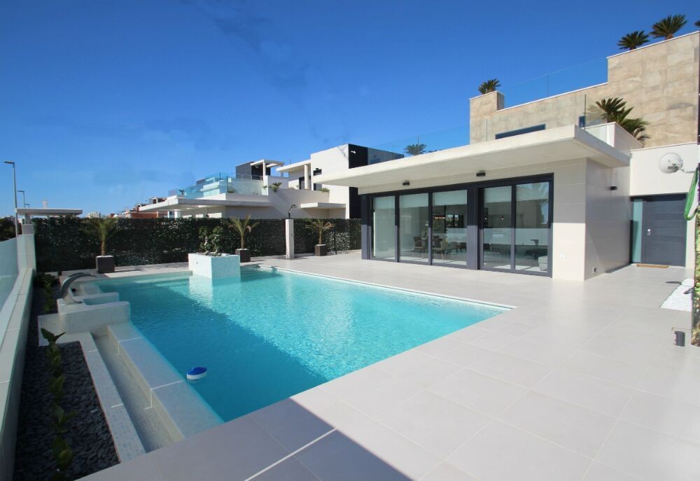 For Sale. Villa in Alicante