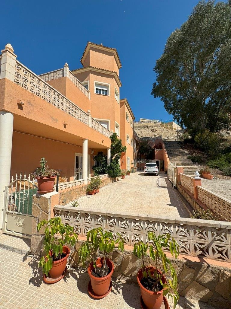 Venta. Chalet/Villa en El Campello