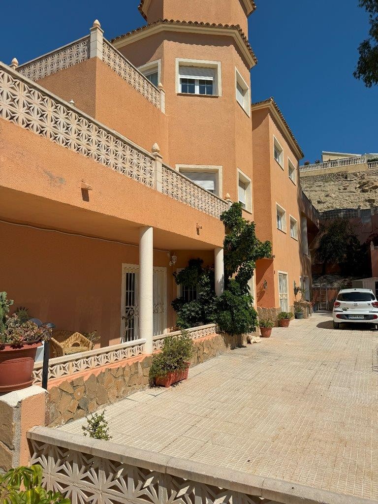 Venta. Chalet/Villa en El Campello