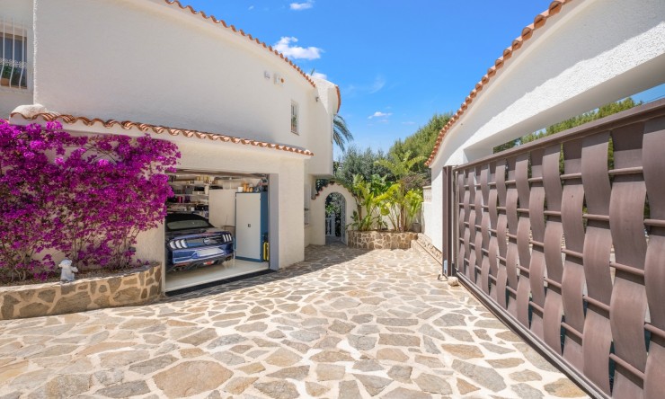 Resale - Villa -
Altea