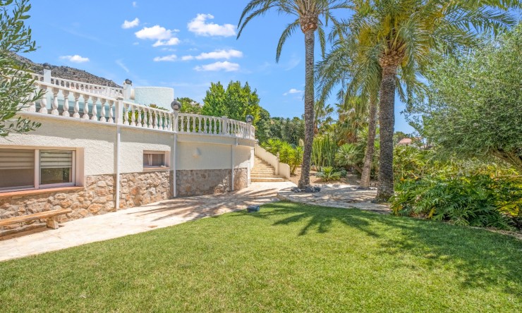 Resale - Villa -
Altea