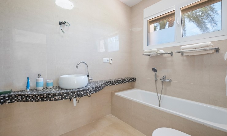 Resale - Villa -
Altea