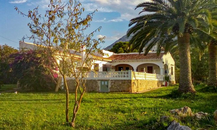 Wiederverkauf - Villa -
Denia