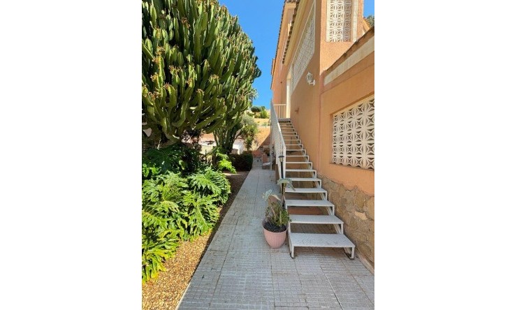 Rynek Wtórny - Willa -
Campello