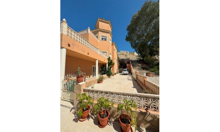 Rynek Wtórny - Willa -
Campello