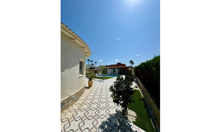 Resale - Villa -
Ciudad Quesada
