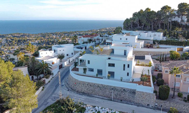 Resale - Villa -
Moraira - Benimeit