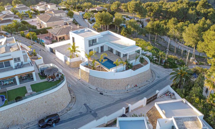 Resale - Villa -
Moraira - Benimeit