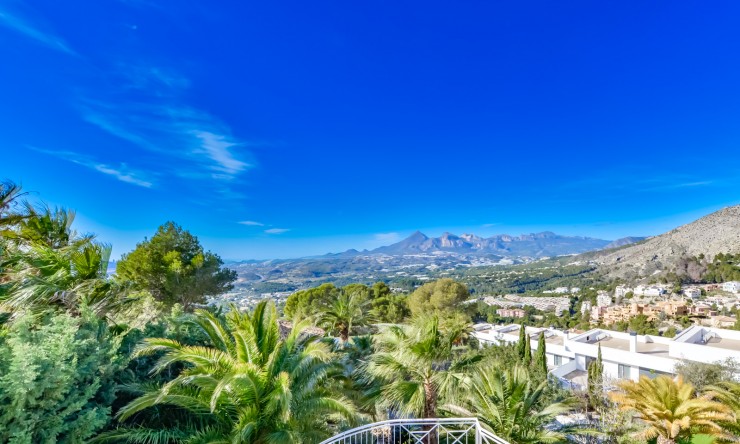 Rynek Wtórny - Willa -
Altea - Sierra de Altea