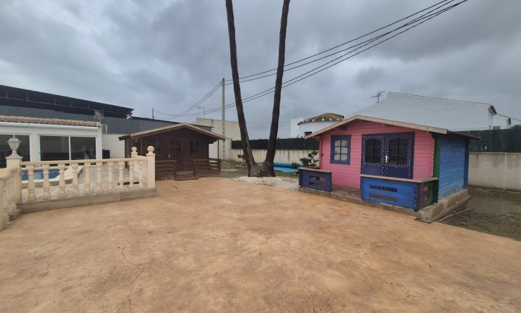 Resale - Villa -
Dolores