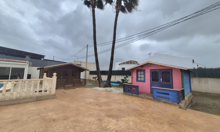 Resale - Villa -
Dolores