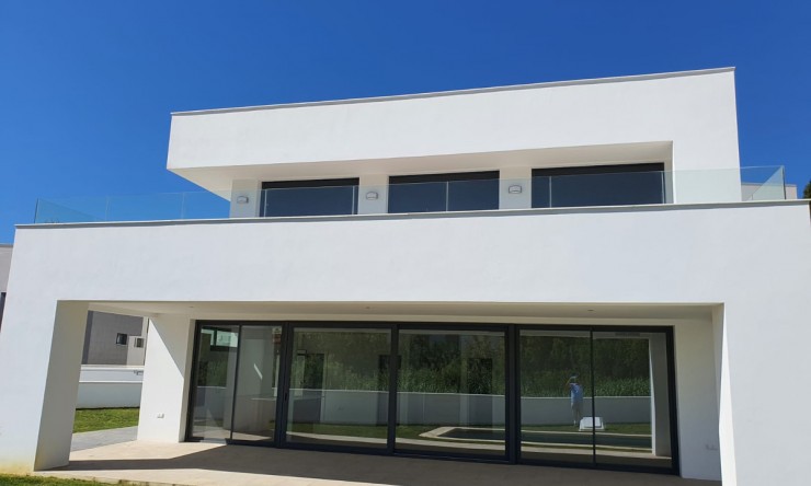 Wiederverkauf -  -
La Duquesa