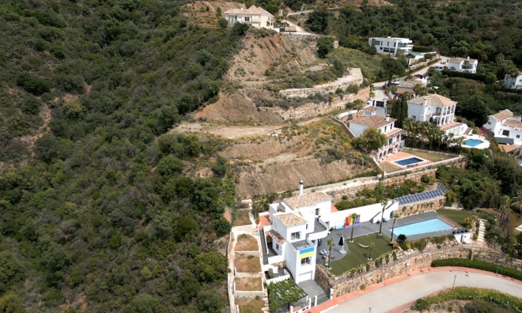 Resale - House -
Istán