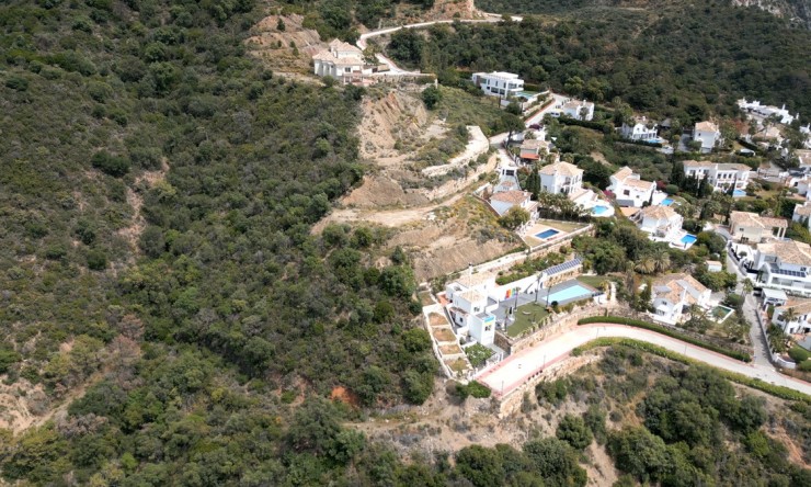Resale - House -
Istán