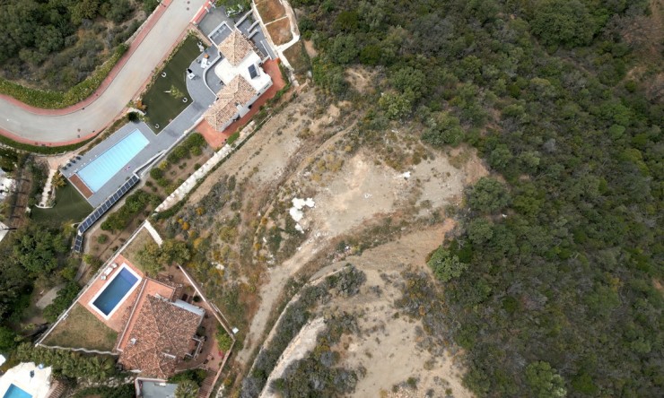 Resale - House -
Istán