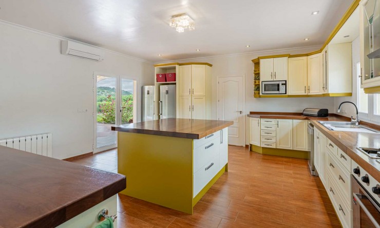 Resale - Villa -
Gata de Gorgos