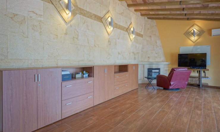 Resale - Villa -
Gata de Gorgos