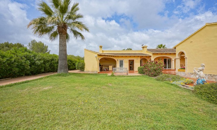 Resale - Villa -
Gata de Gorgos