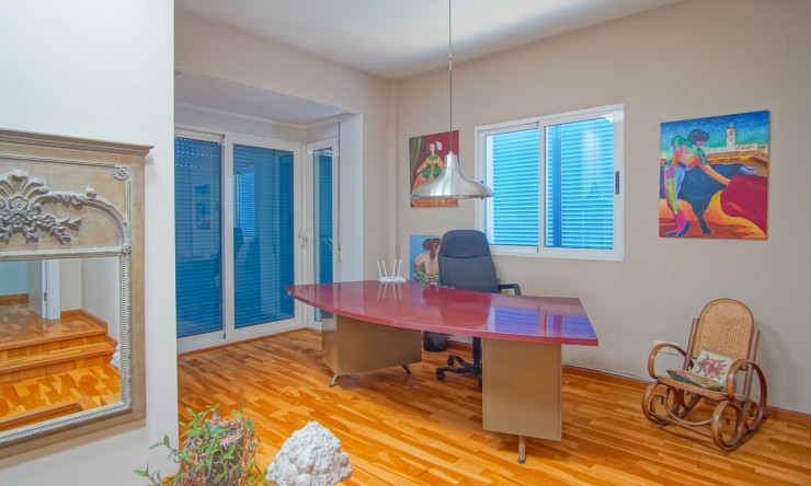 Resale - Villa -
Pedreguer