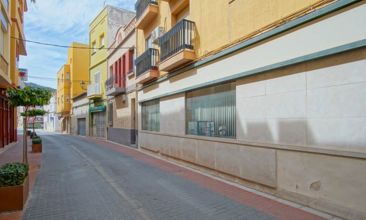Resale - Commercial -
El Vergel