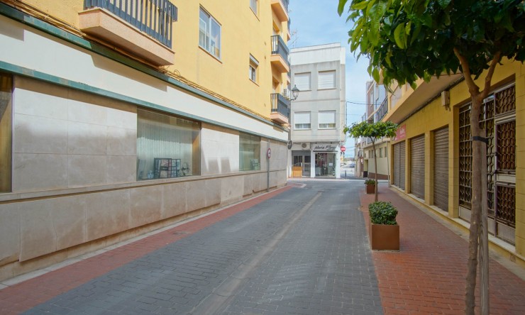 Resale - Commercial -
El Vergel