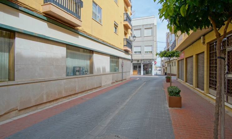 Resale - Commercial -
El Vergel
