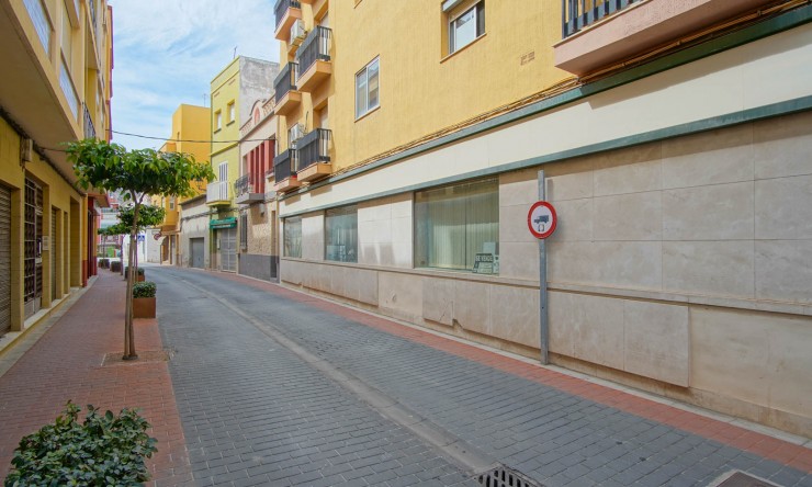 Resale - Commercial -
El Vergel