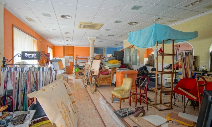 Resale - Commercial -
El Vergel