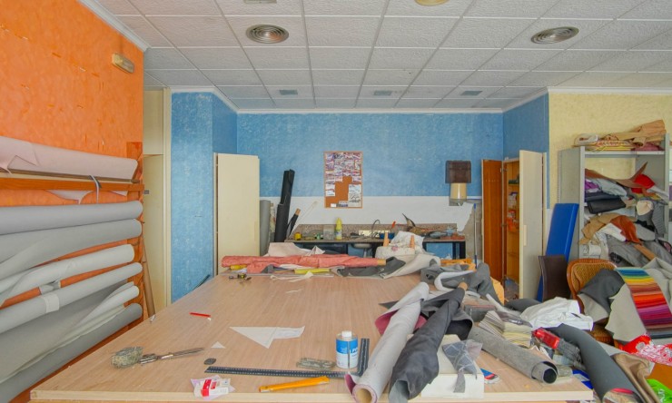 Resale - Commercial -
El Vergel