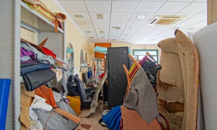 Resale - Commercial -
El Vergel