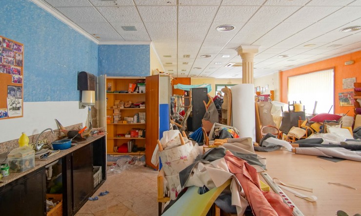 Resale - Commercial -
El Vergel