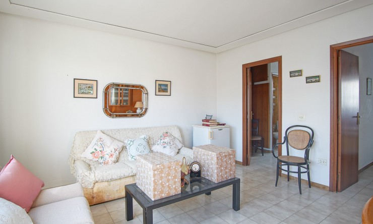 Reventa - Adosado -
Denia