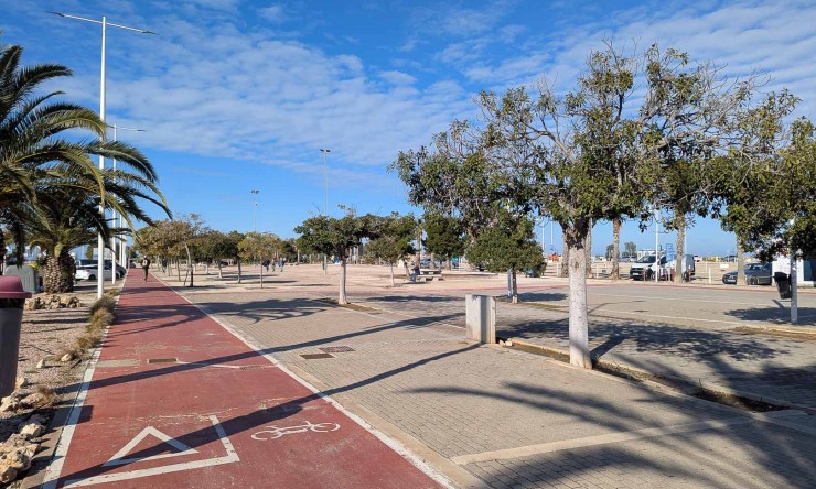 Reventa - Adosado -
Denia