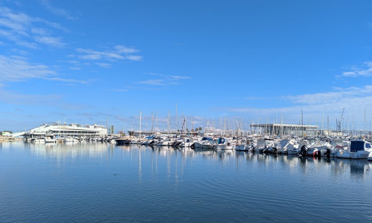 Reventa - Adosado -
Denia